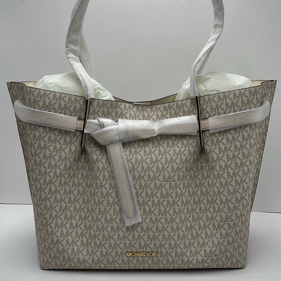 Michael Kors Emilia Large Logo Tote Bag 
COLOR LT CRM MULTI
NWT - Picture 11 of 16